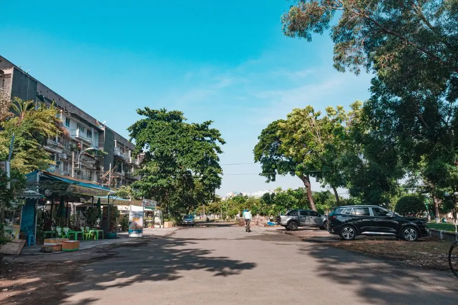 Tampak depan kos kampus dengan akses jalan yang mudah